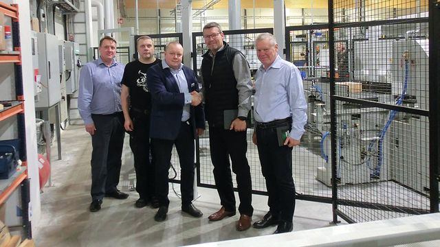 Hand drauf: Für Jani Oikari sind Geschäfte nicht zuletzt Vertrauenssache Hand drauf: Für Jani Oikari sind Geschäfte nicht zuletzt Vertrauenssache